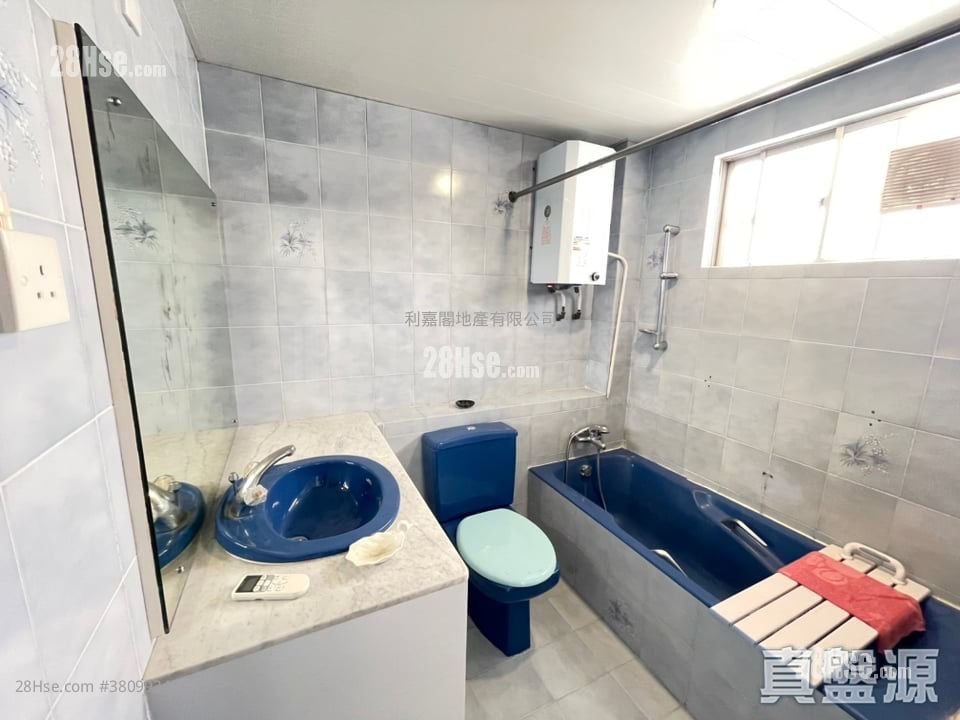 Fairview Park Sell 4 Bedrooms , 3 Bathrooms 1,100 ft²