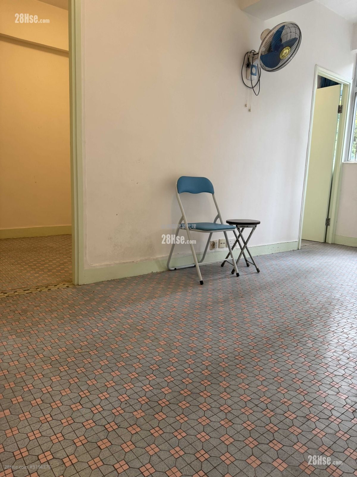 Shing On Building Rental 2 Bedrooms , 1 Bathroom 367 ft²