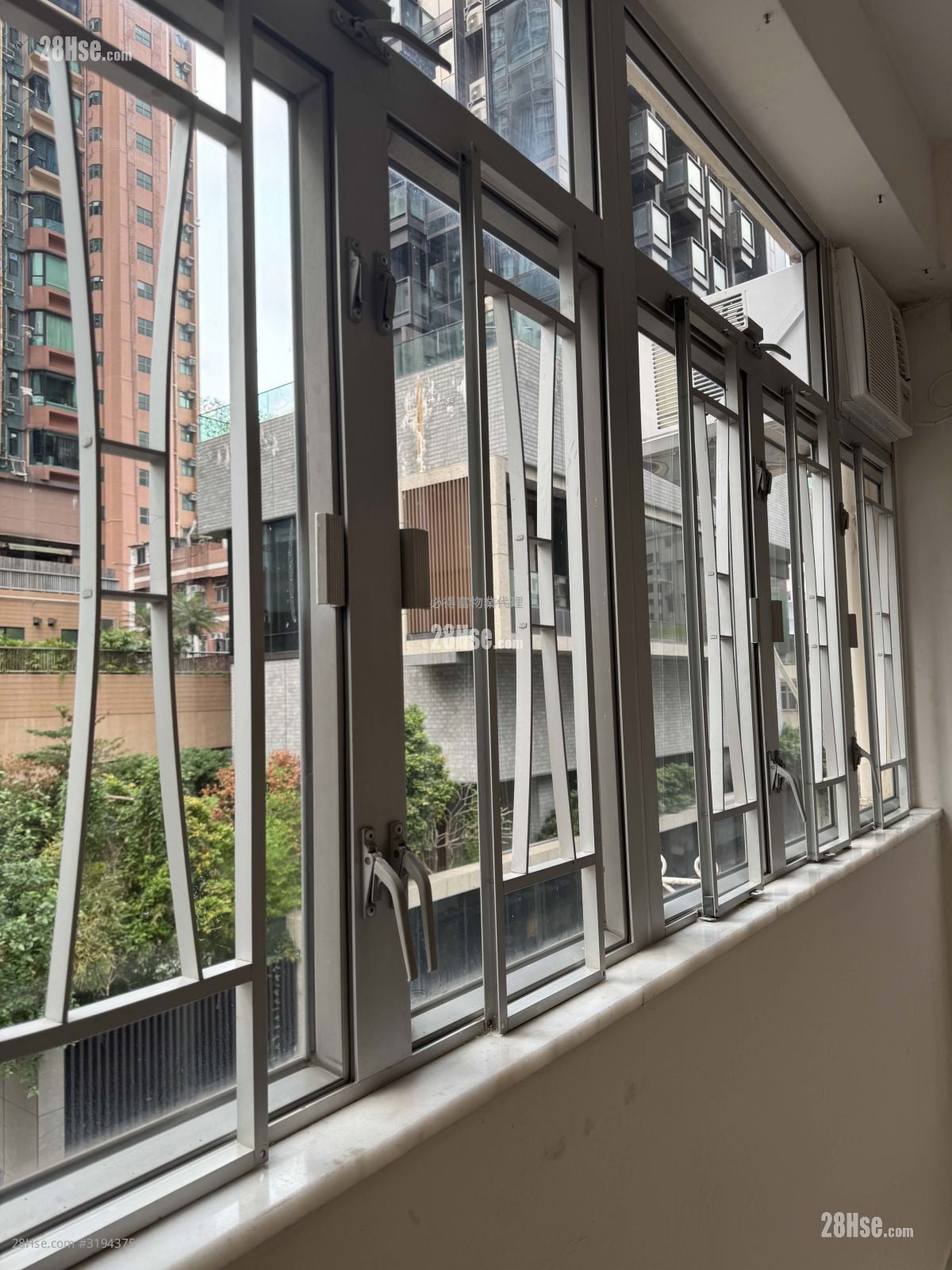 Shing On Building Rental 2 Bedrooms , 1 Bathroom 367 ft²