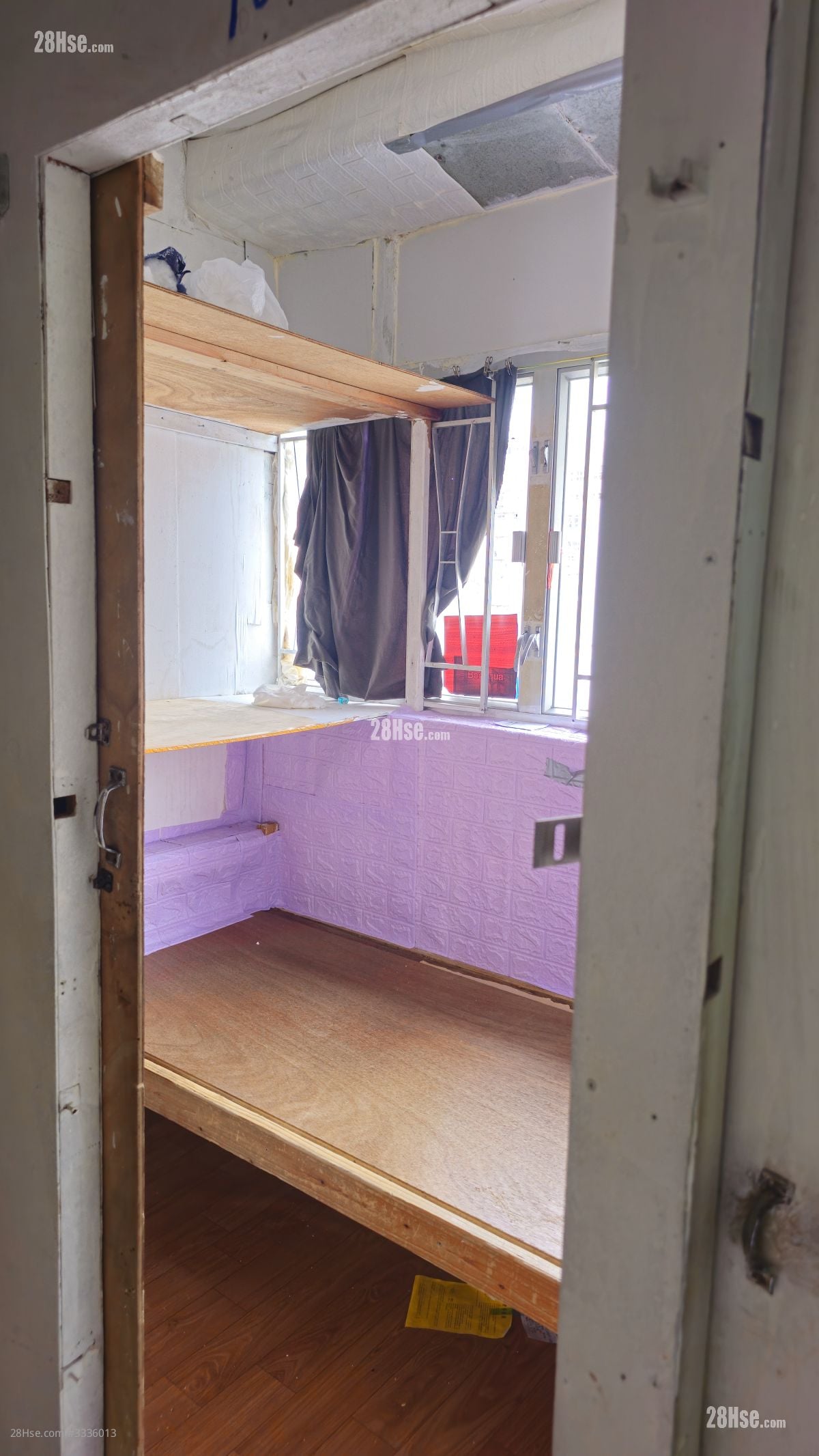 单幢楼房 租盘 5+ 房 , 2 浴室 40 平方尺