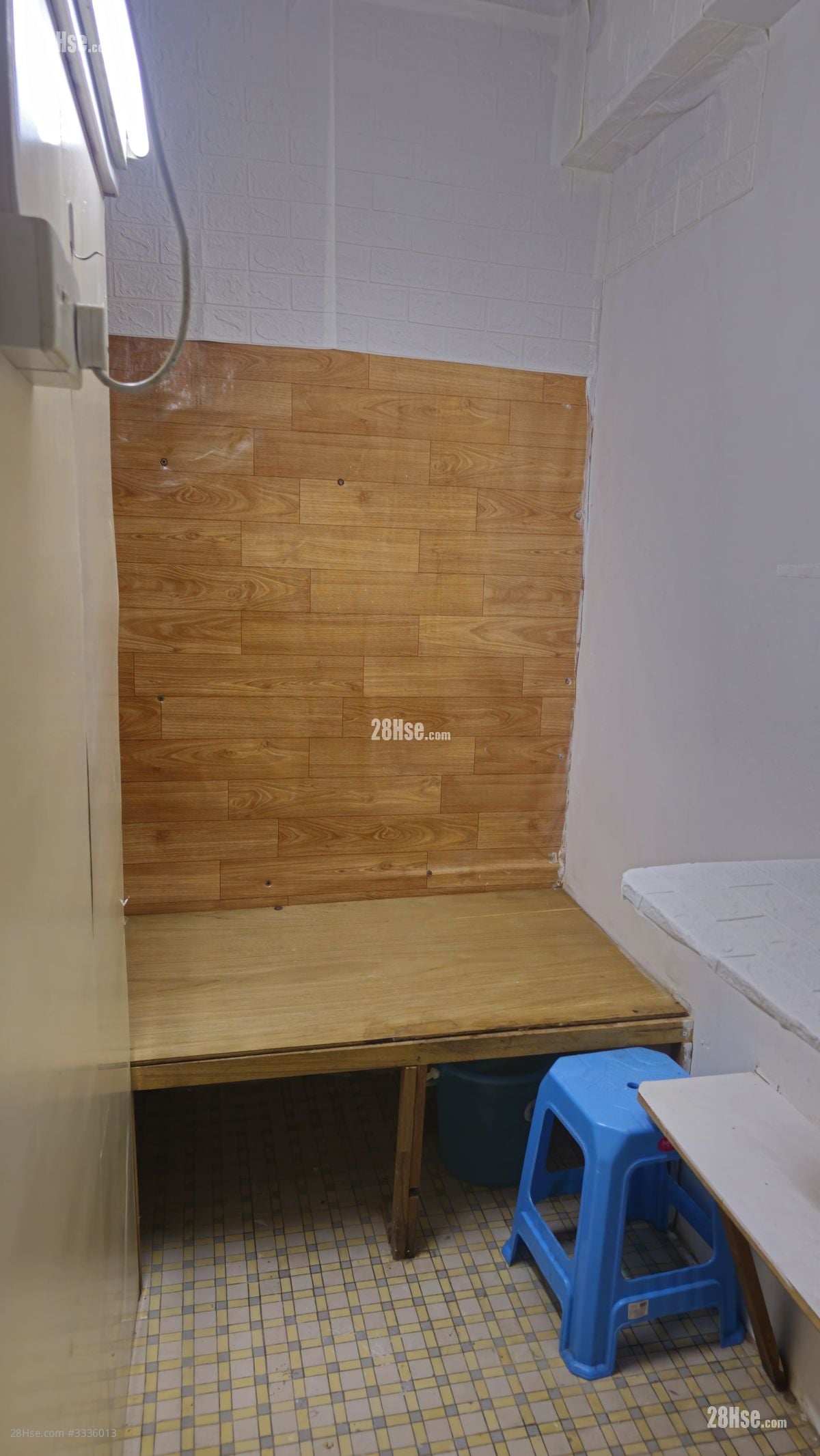 单幢楼房 租盘 5+ 房 , 2 浴室 40 平方尺