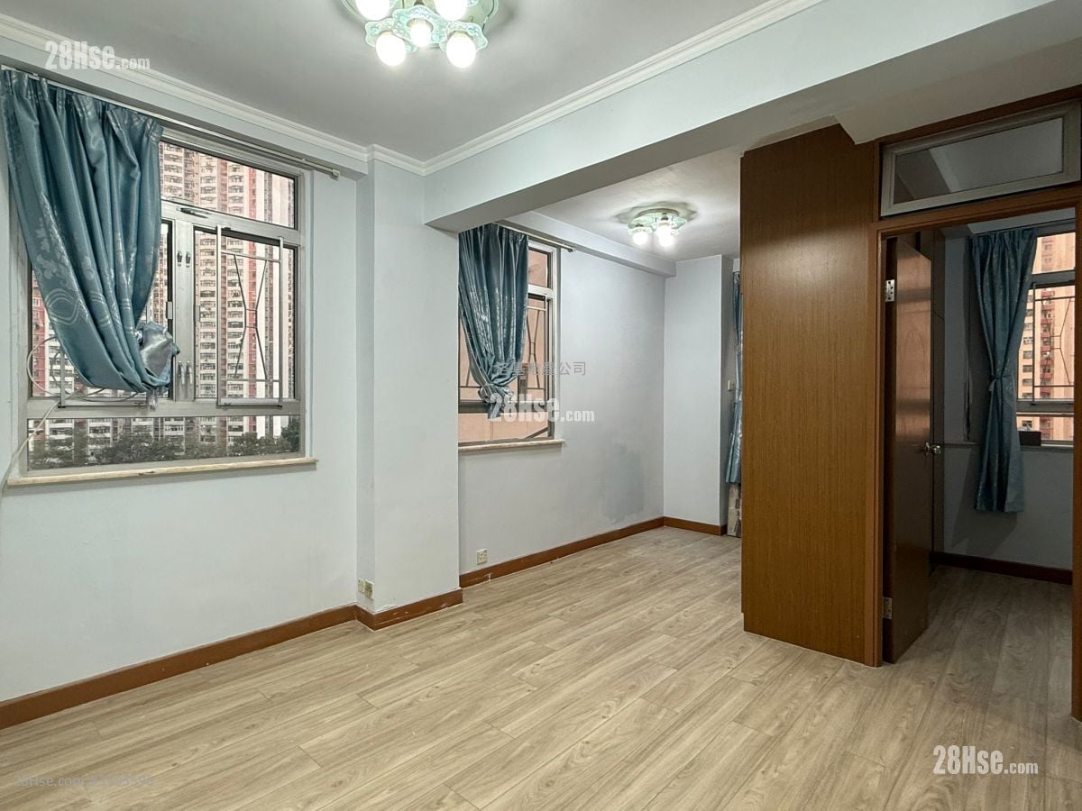 Wang Kwong Building Sell 2 Bedrooms , 1 Bathroom 379 ft²