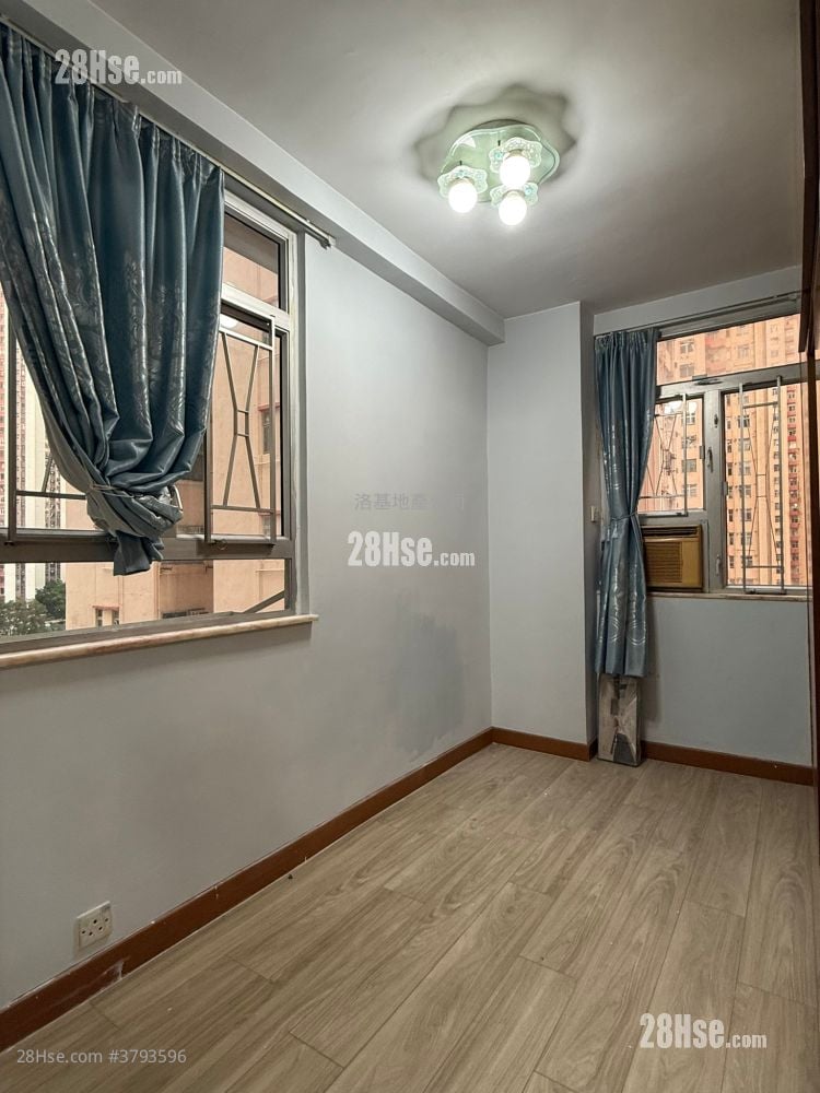 Wang Kwong Building Sell 2 Bedrooms , 1 Bathroom 379 ft²