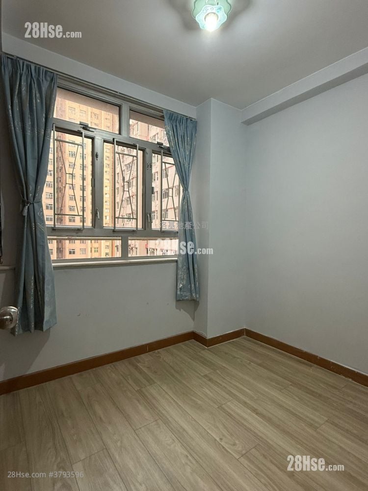 Wang Kwong Building Sell 2 Bedrooms , 1 Bathroom 379 ft²