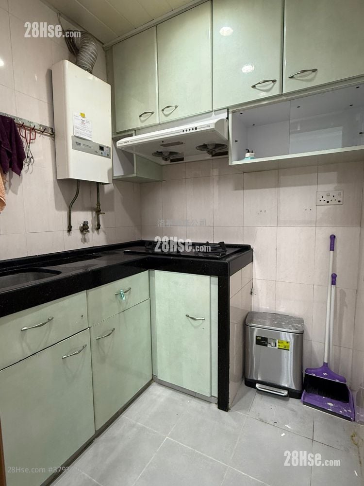 Wang Kwong Building Sell 2 Bedrooms , 1 Bathroom 379 ft²