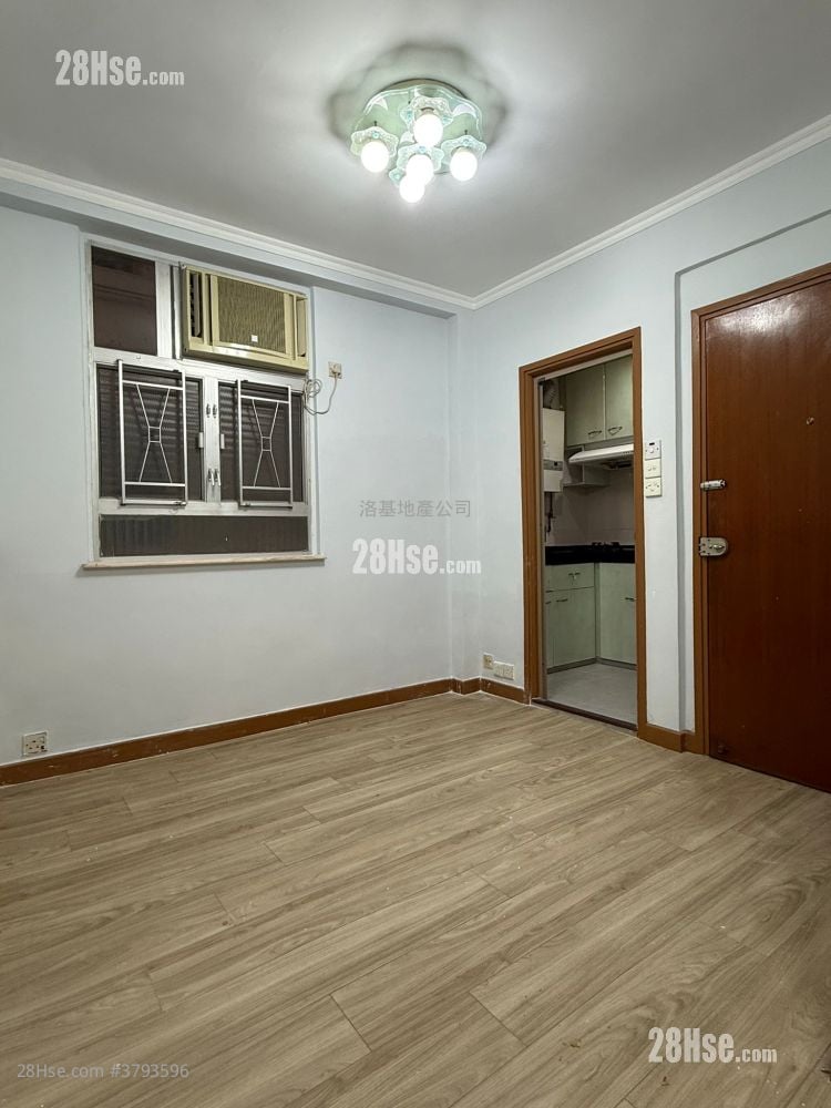 Wang Kwong Building Sell 2 Bedrooms , 1 Bathroom 379 ft²