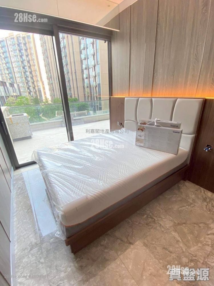 Crescent Green Sell 2 Bedrooms 916 ft²