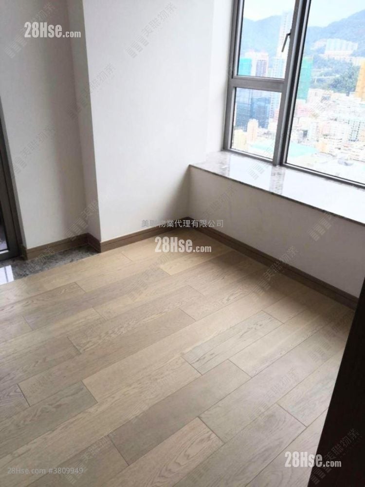 Park One Sell 3 Bedrooms 418 ft²