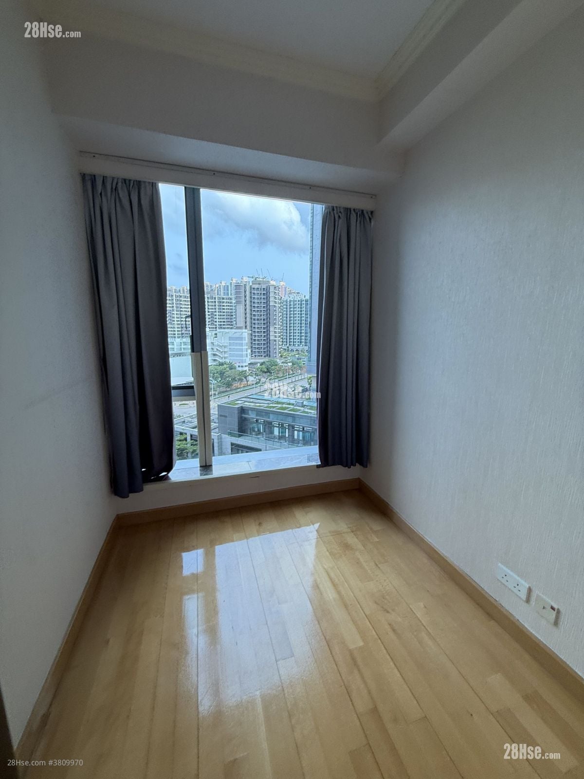 The Parkside 租盤 3 房 , 2 浴室 726 平方呎