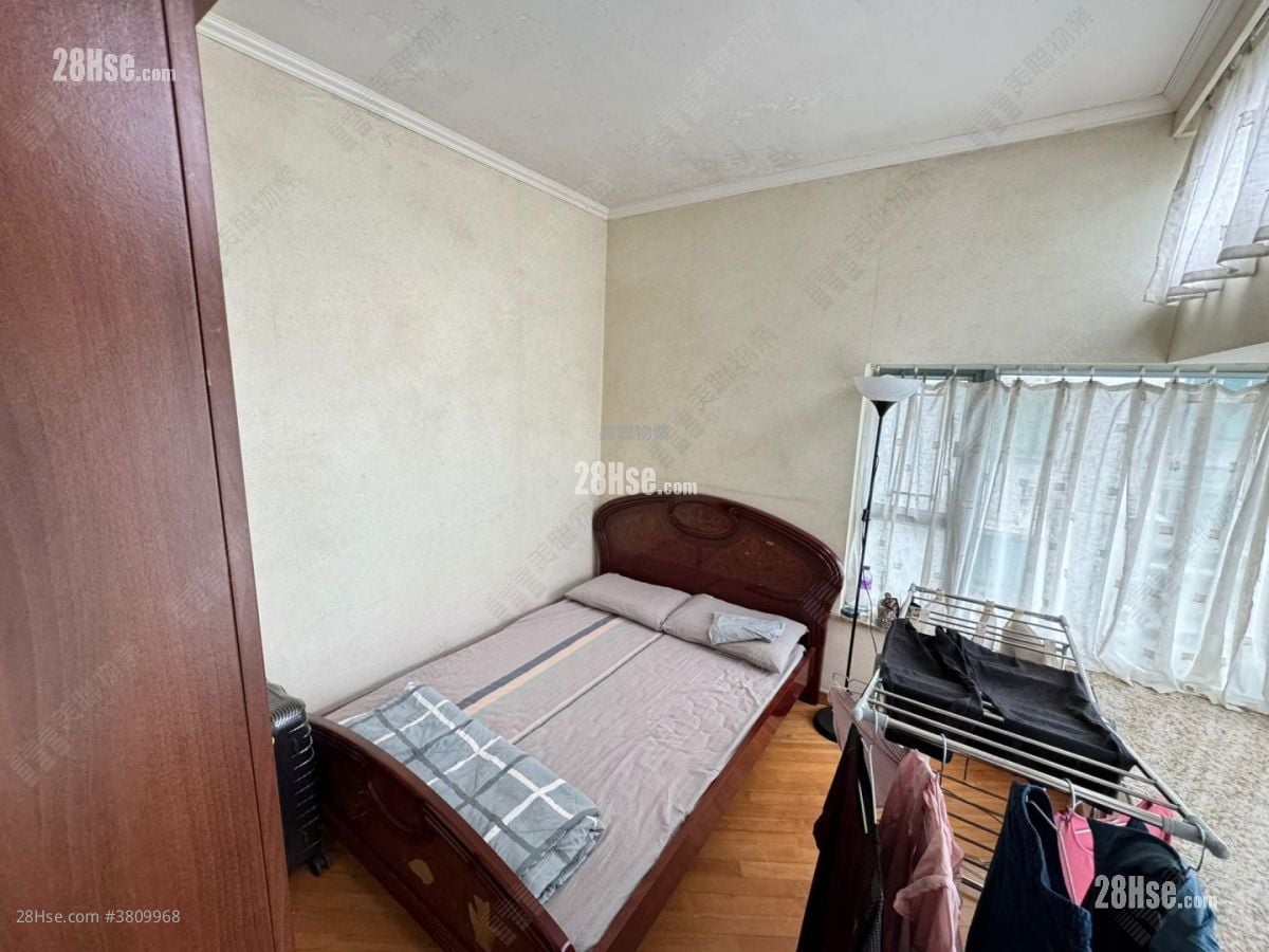 Tung Chung Crescent Sell 2 Bedrooms 536 ft²