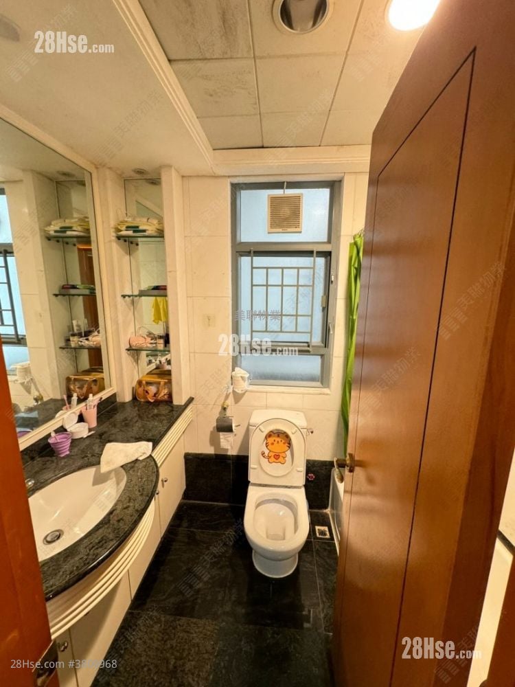 Tung Chung Crescent Sell 2 Bedrooms 536 ft²