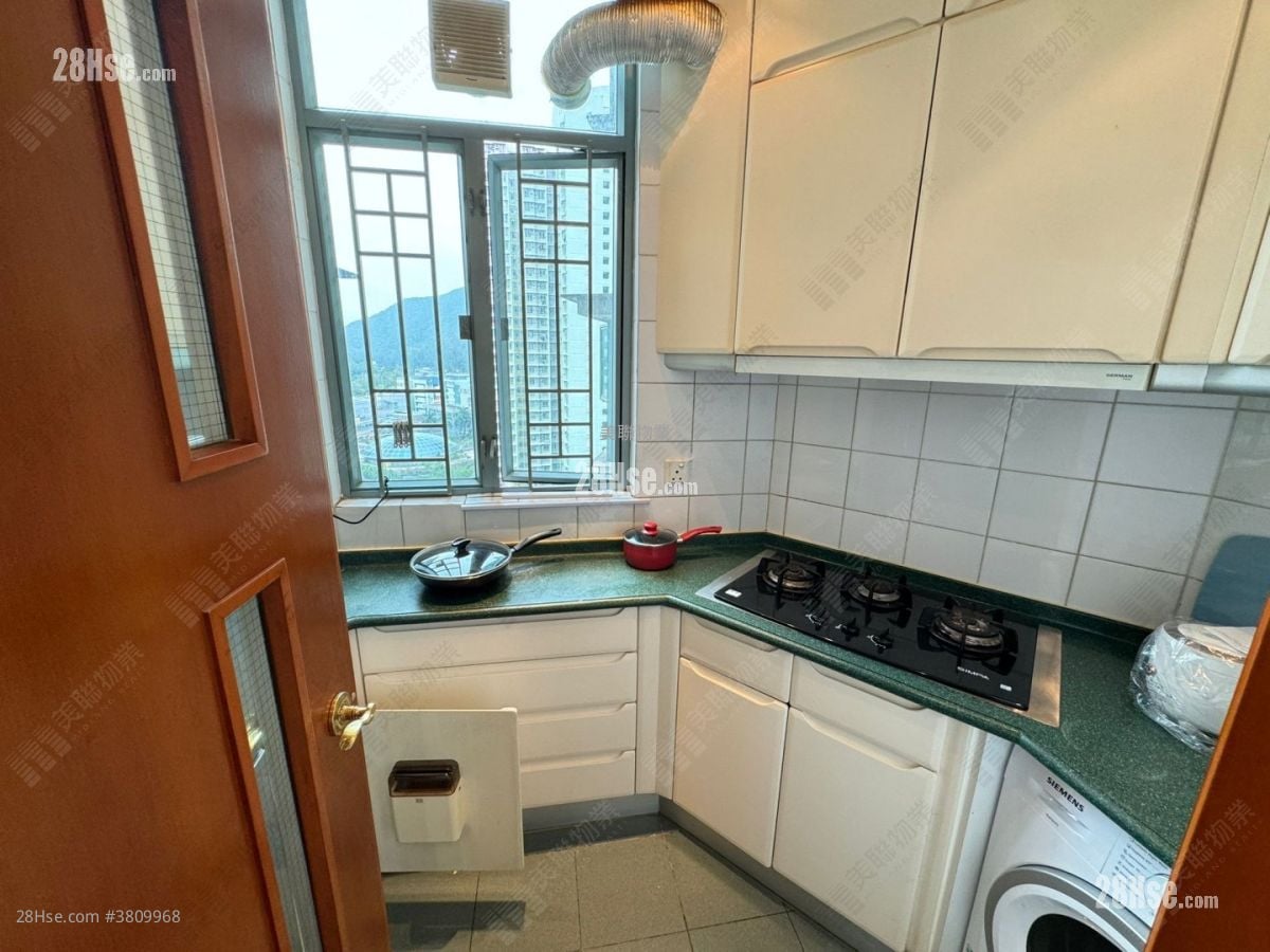 Tung Chung Crescent Sell 2 Bedrooms 536 ft²
