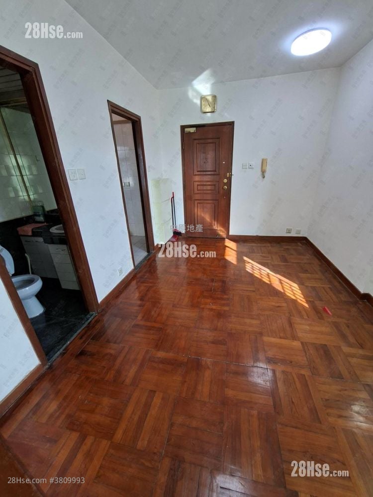 Sheung Shui Centre Sell 2 Bedrooms , 1 Bathroom 351 ft²