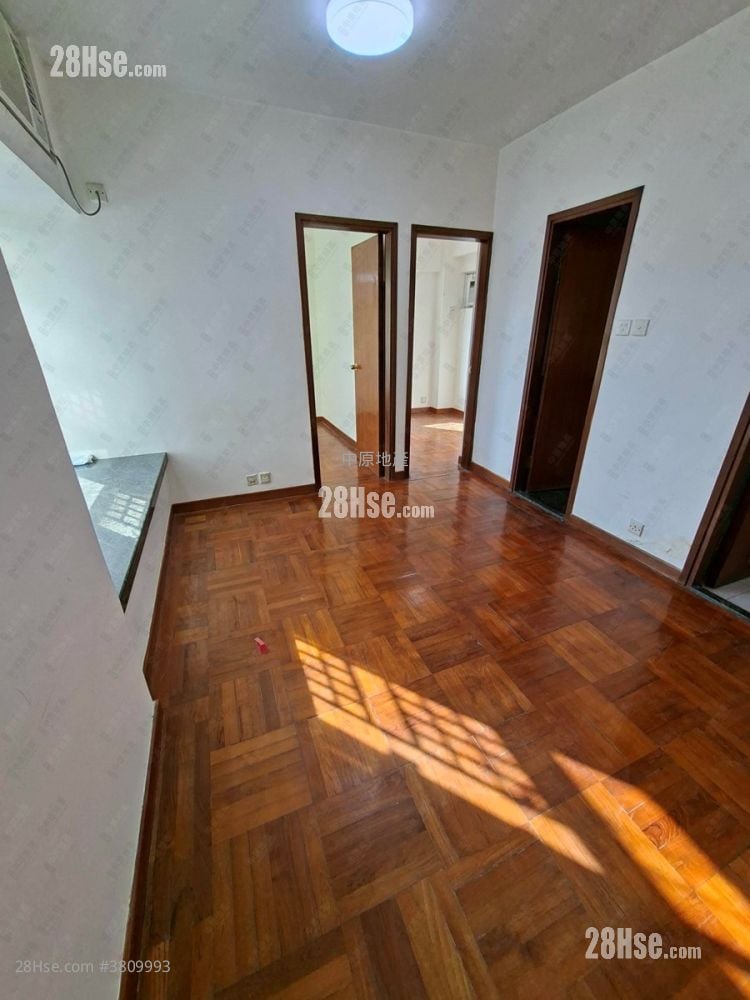 Sheung Shui Centre Sell 2 Bedrooms , 1 Bathroom 351 ft²