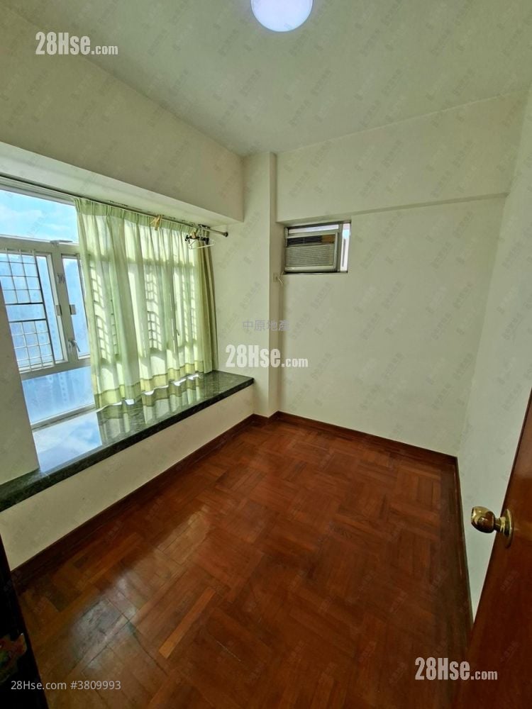 Sheung Shui Centre Sell 2 Bedrooms , 1 Bathroom 351 ft²