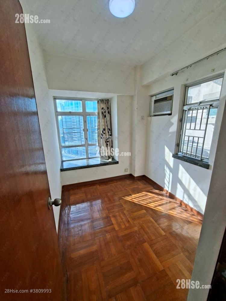 Sheung Shui Centre Sell 2 Bedrooms , 1 Bathroom 351 ft²