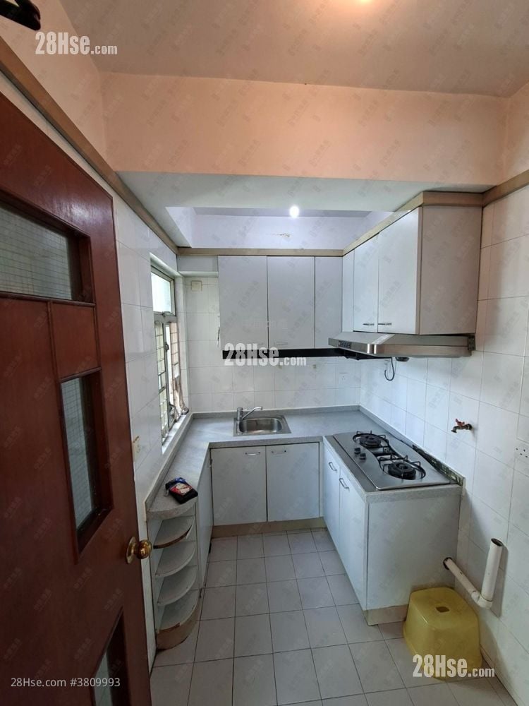 Sheung Shui Centre Sell 2 Bedrooms , 1 Bathroom 351 ft²