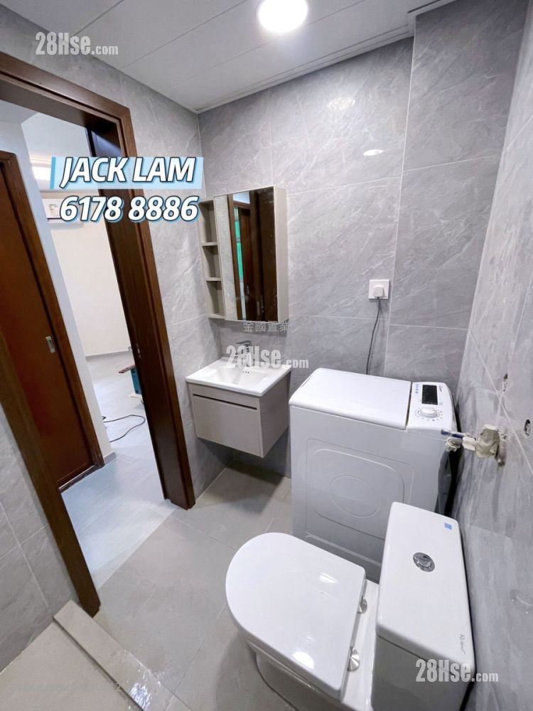 Luna Court Sell 2 Bedrooms , 1 Bathroom 447 ft²