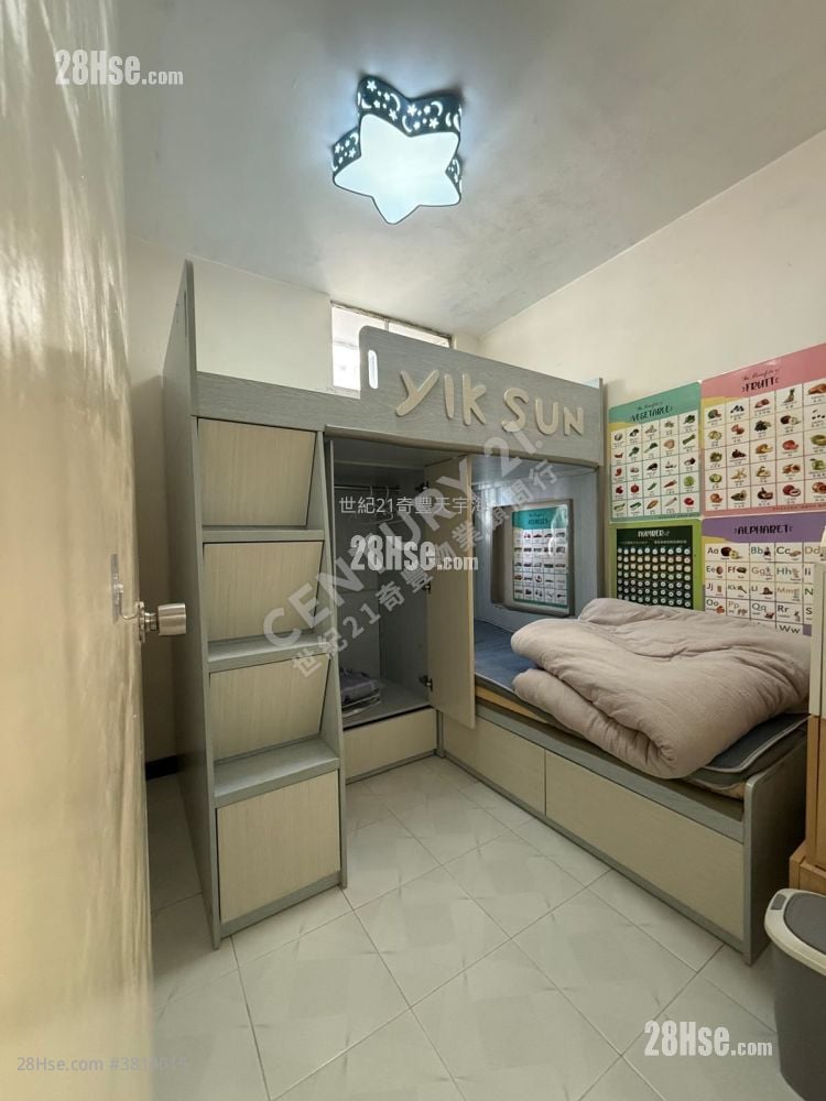 Kam Hay Court Sell 3 Bedrooms , 1 Bathroom 554 ft²