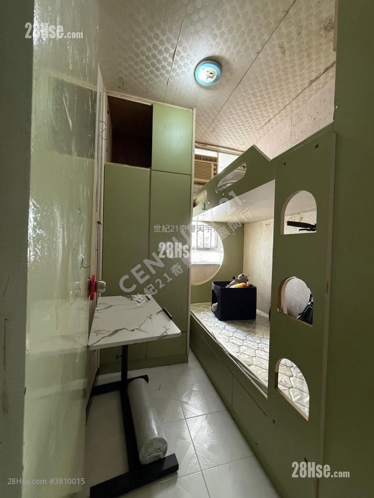 Kam Hay Court Sell 3 Bedrooms , 1 Bathroom 554 ft²