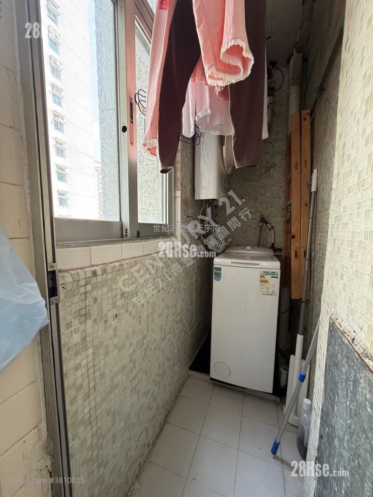 Kam Hay Court Sell 3 Bedrooms , 1 Bathroom 554 ft²