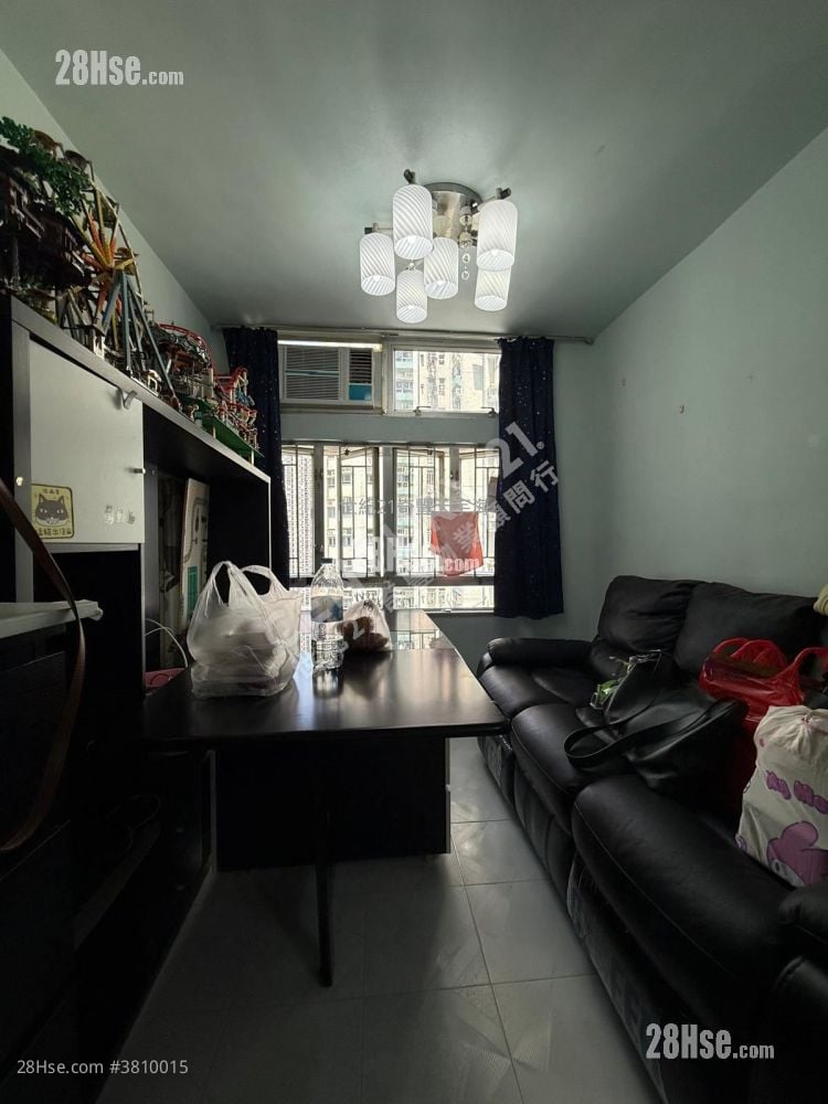 Kam Hay Court Sell 3 Bedrooms , 1 Bathroom 554 ft²