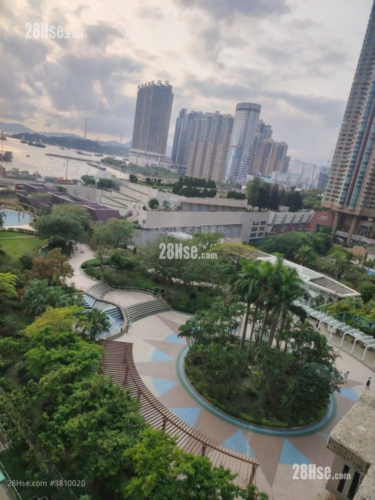 Charming Garden Sell 3 Bedrooms , 1 Bathroom 592 ft²