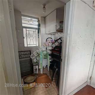 Charming Garden Sell 3 Bedrooms , 1 Bathroom 592 ft²