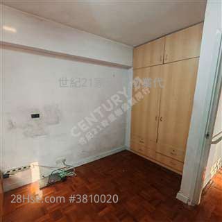 Charming Garden Sell 3 Bedrooms , 1 Bathroom 592 ft²