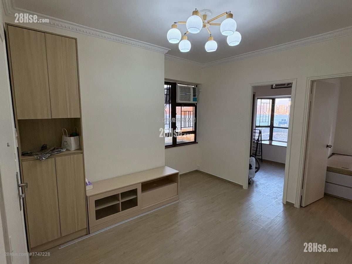 Connaught Garden Sell 2 Bedrooms , 1 Bathroom 334 ft²