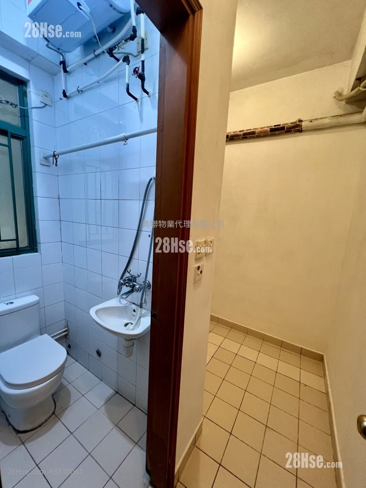 servant’s room: Royal Sea Crest Sell 3 Bedrooms , 3 Bathrooms 1,056 ft²