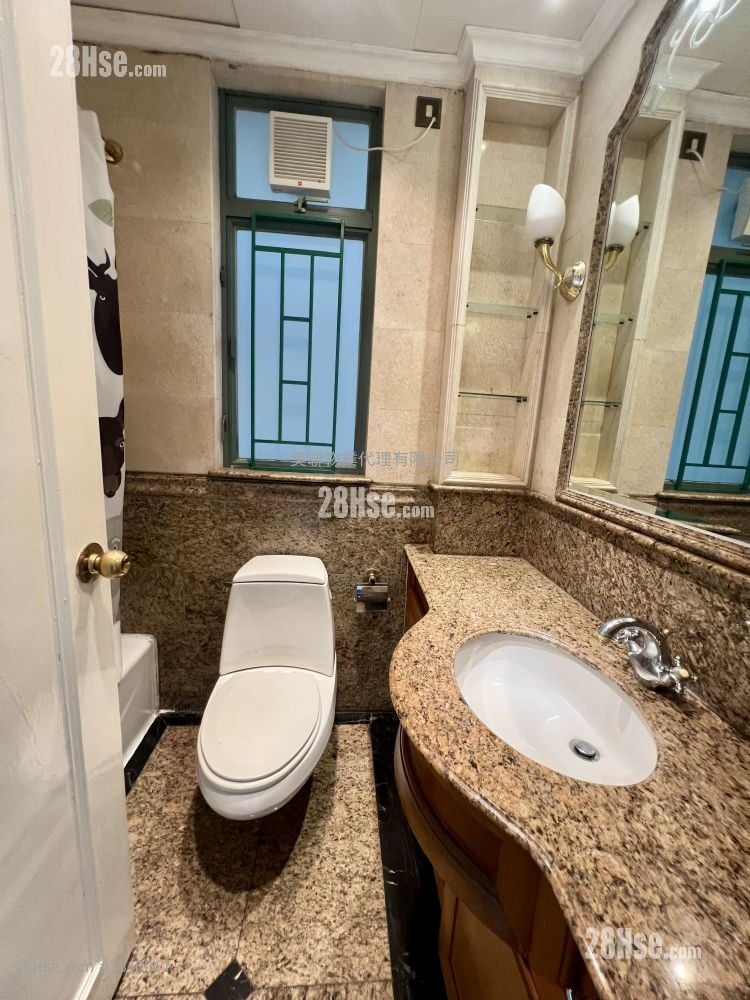 bathroom: Royal Sea Crest Sell 3 Bedrooms , 3 Bathrooms 1,056 ft²