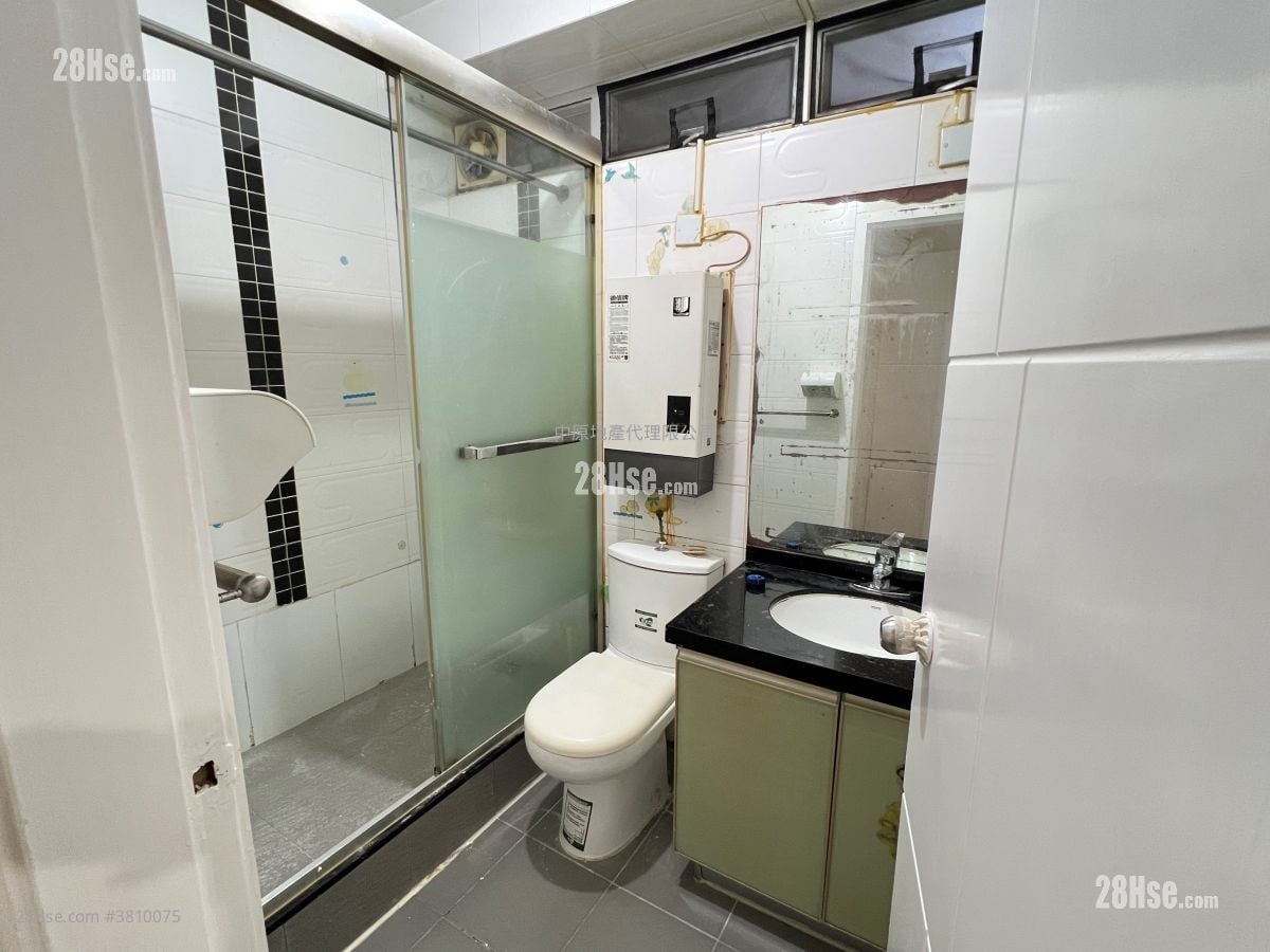 浴室: 海濱花園 售盤 3 房 , 2 浴室 700 平方呎