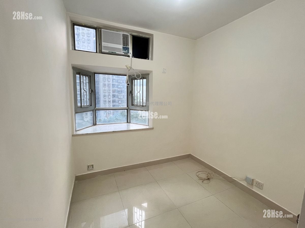 睡房 2: 海濱花園 售盤 3 房 , 2 浴室 700 平方呎