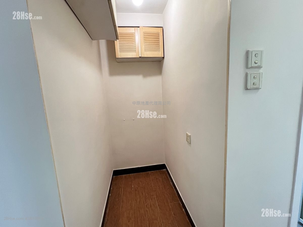 工人房: 海濱花園 售盤 3 房 , 2 浴室 700 平方呎