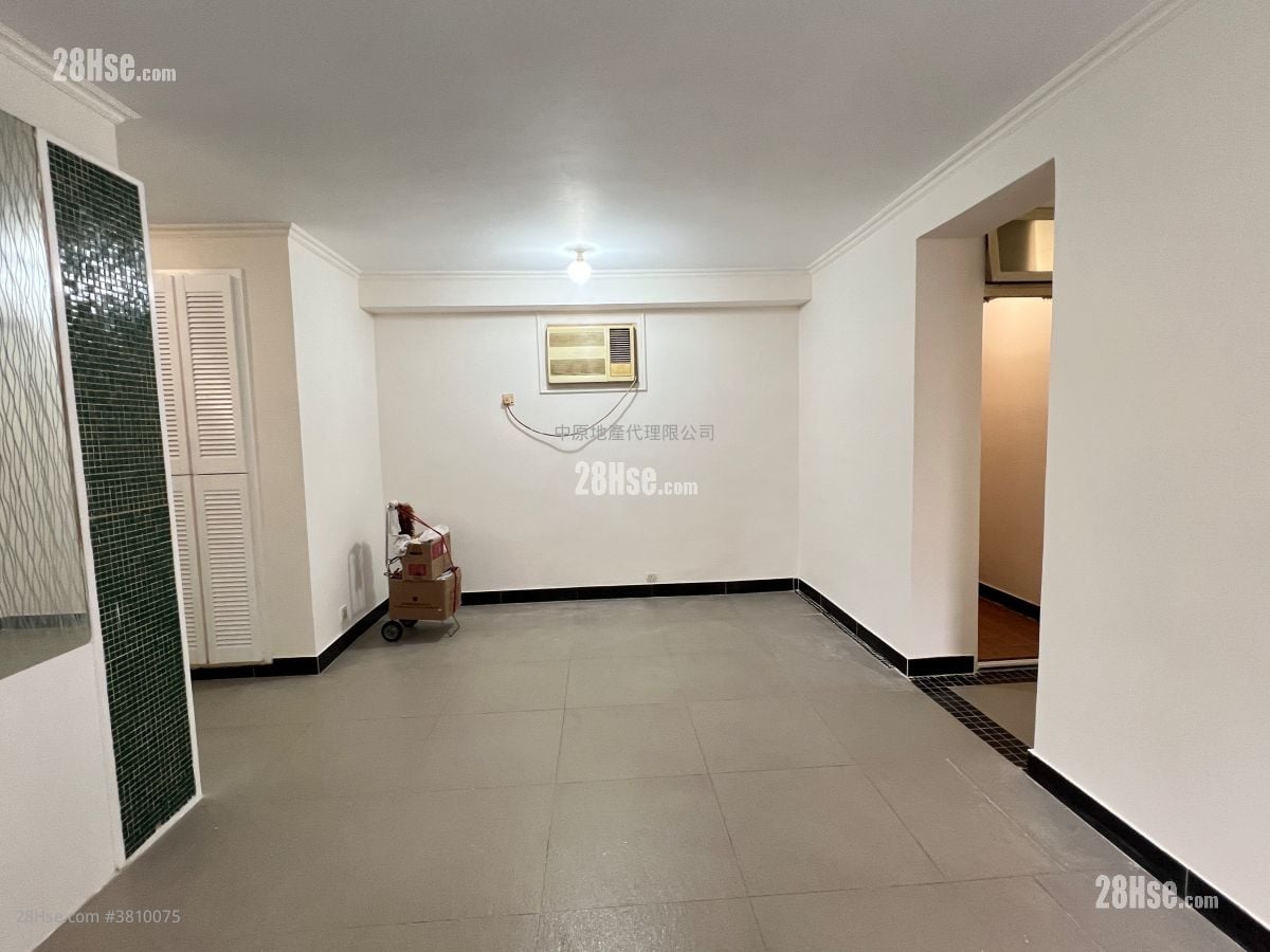 廳: 海濱花園 售盤 3 房 , 2 浴室 700 平方呎