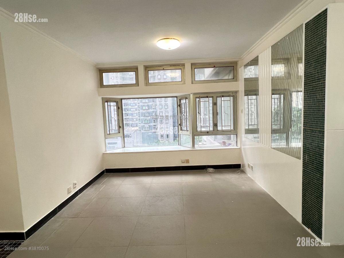 廳: 海濱花園 售盤 3 房 , 2 浴室 700 平方呎