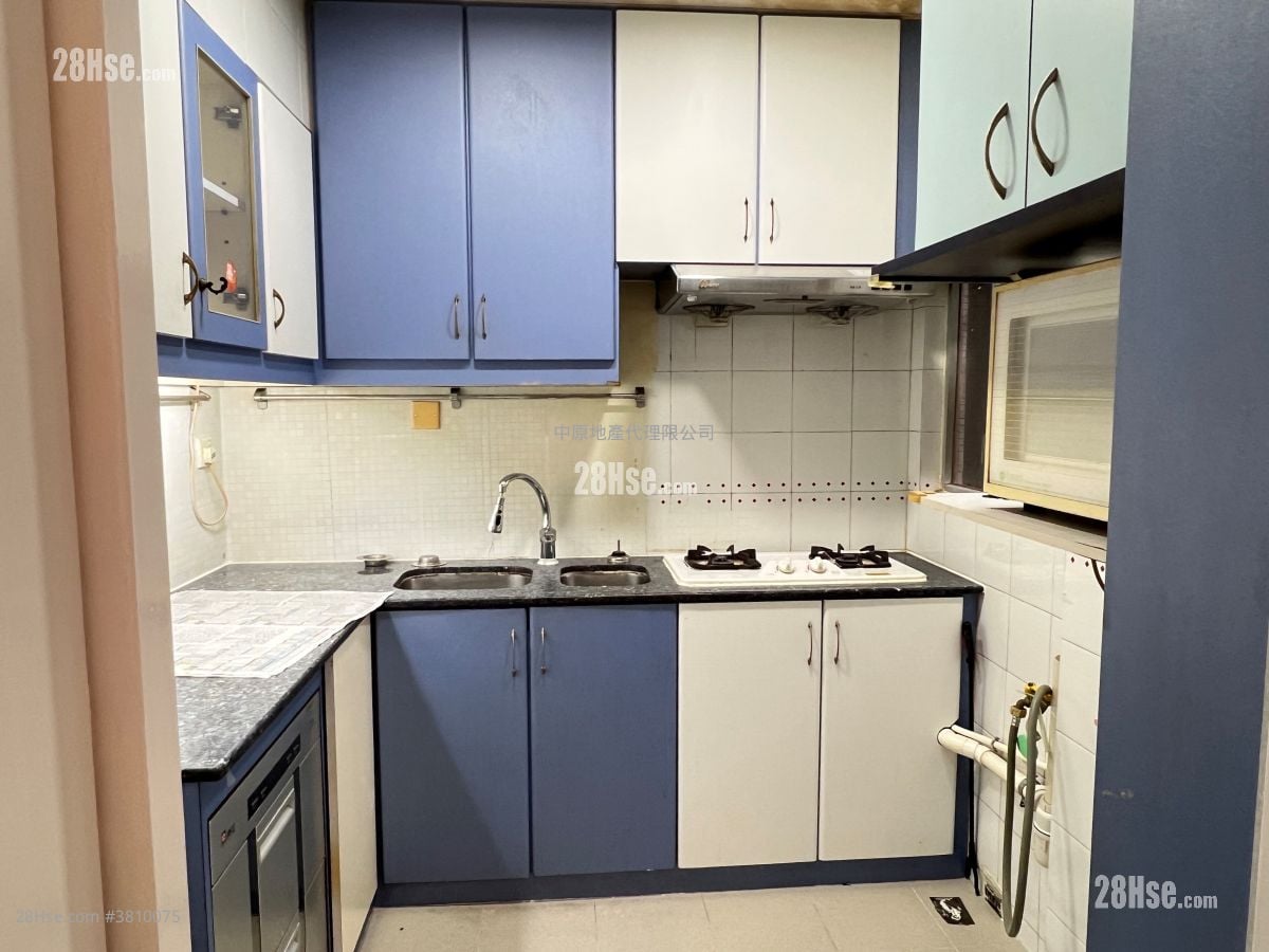 廚房: 海濱花園 售盤 3 房 , 2 浴室 700 平方呎