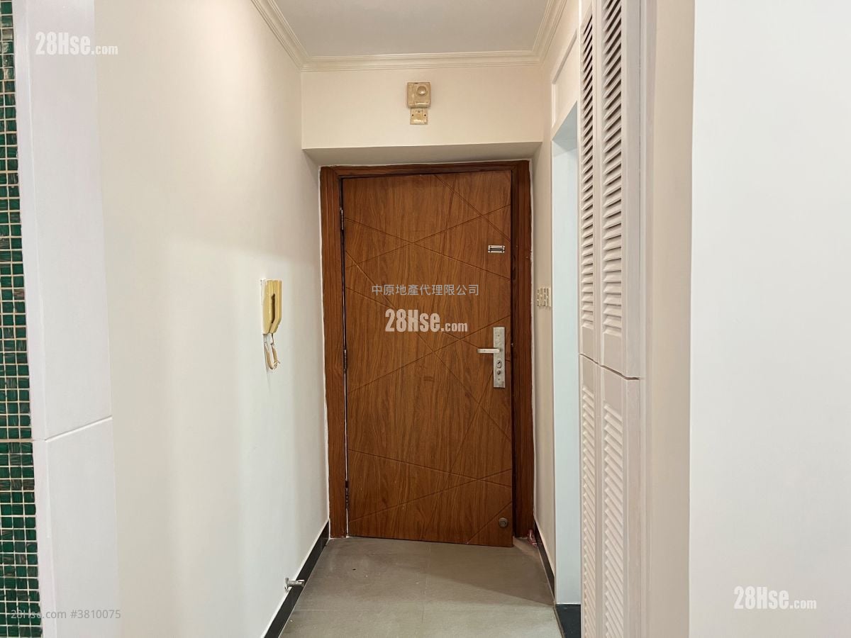 廳: 海濱花園 售盤 3 房 , 2 浴室 700 平方呎