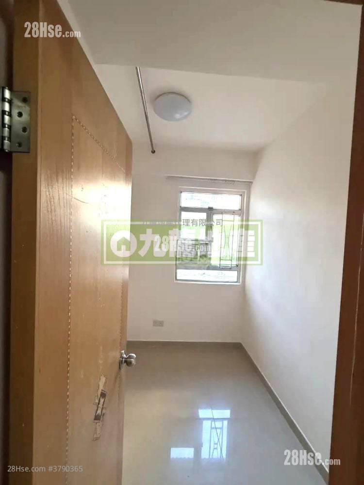 Hong Ning Building Sell 2 Bedrooms , 1 Bathroom 330 ft²