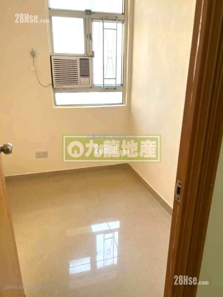 Hong Ning Building Sell 2 Bedrooms , 1 Bathroom 330 ft²