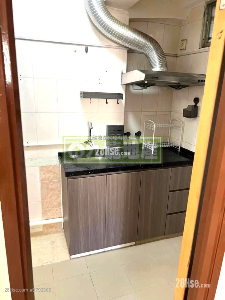 Hong Ning Building Sell 2 Bedrooms , 1 Bathroom 330 ft²