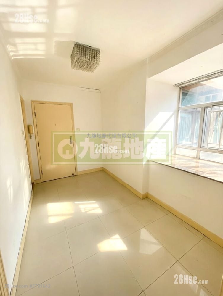 Cheung Fai Building Sell 2 Bedrooms , 1 Bathroom 243 ft²