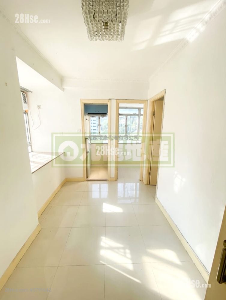 Cheung Fai Building Sell 2 Bedrooms , 1 Bathroom 243 ft²