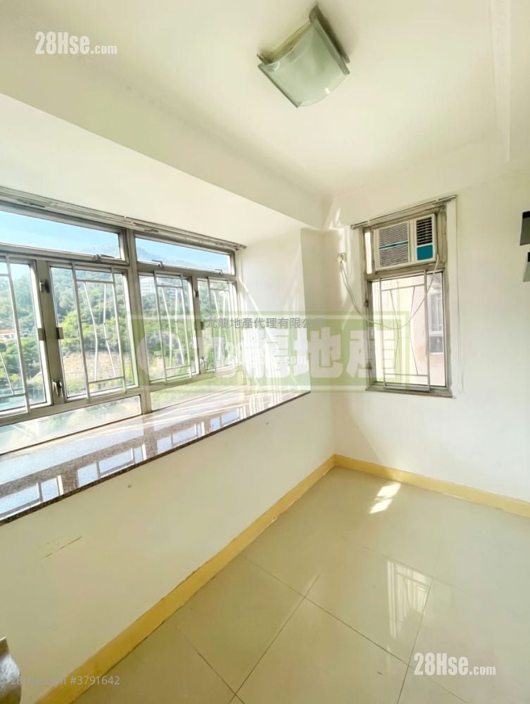 Cheung Fai Building Sell 2 Bedrooms , 1 Bathroom 243 ft²