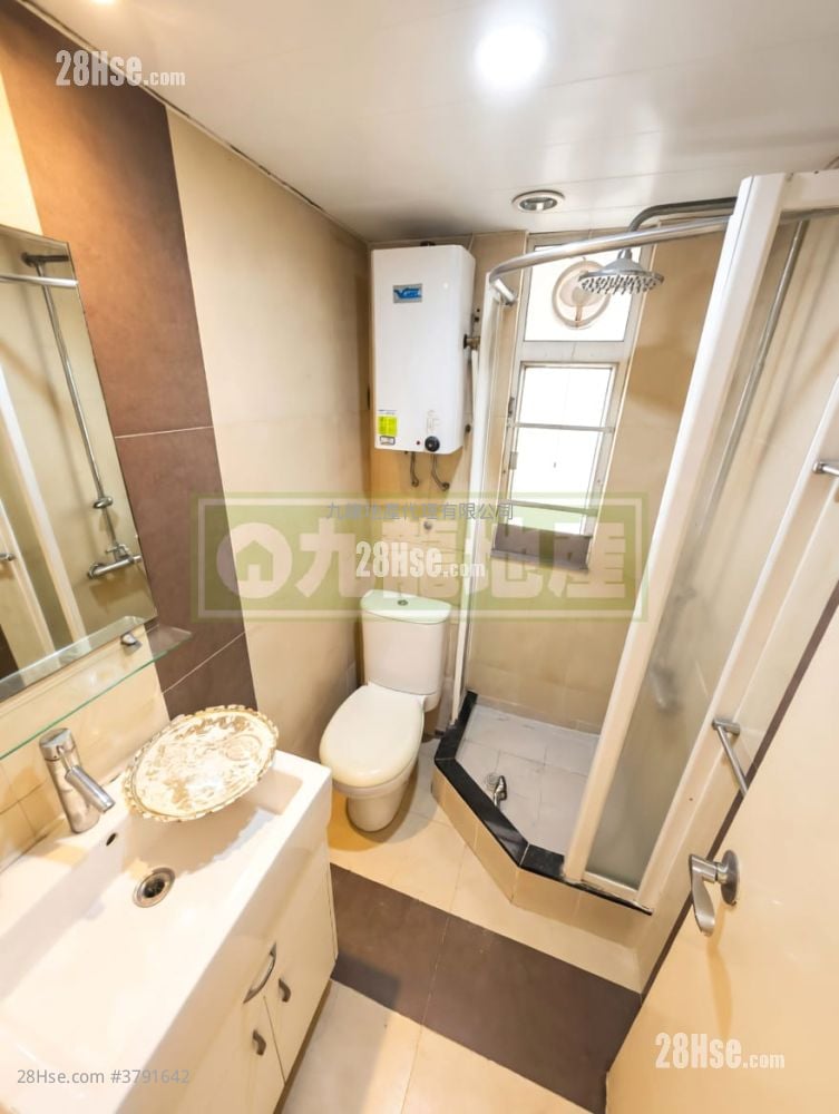 Cheung Fai Building Sell 2 Bedrooms , 1 Bathroom 243 ft²