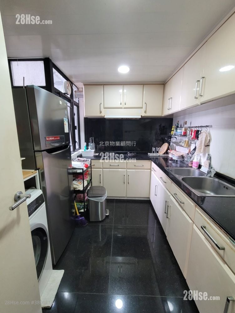 Kornhill Sell 3 Bedrooms , 2 Bathrooms 902 ft²