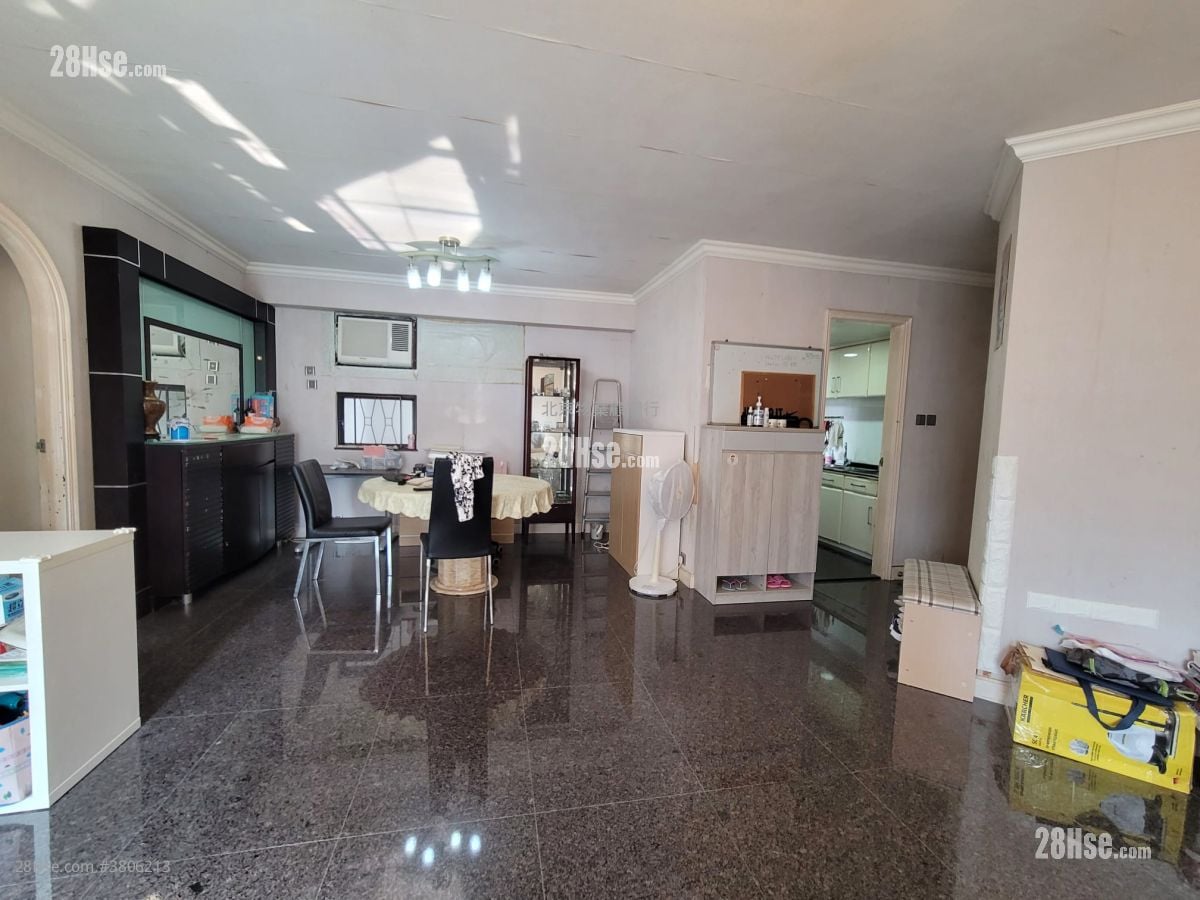 Kornhill Sell 3 Bedrooms , 2 Bathrooms 902 ft²