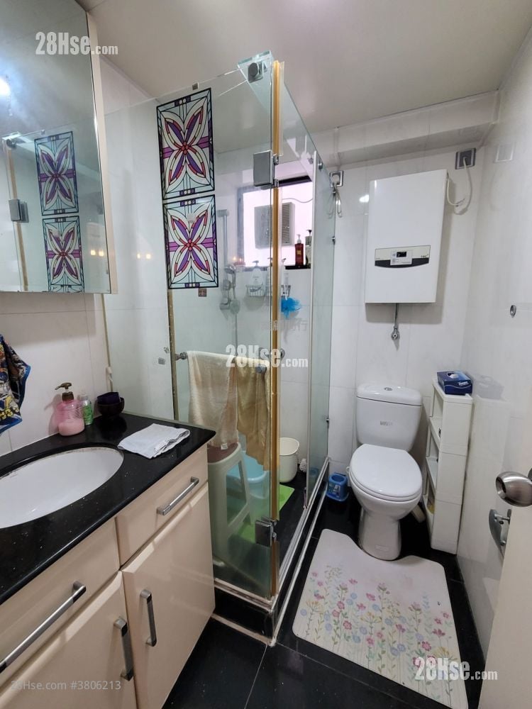 Kornhill Sell 3 Bedrooms , 2 Bathrooms 902 ft²