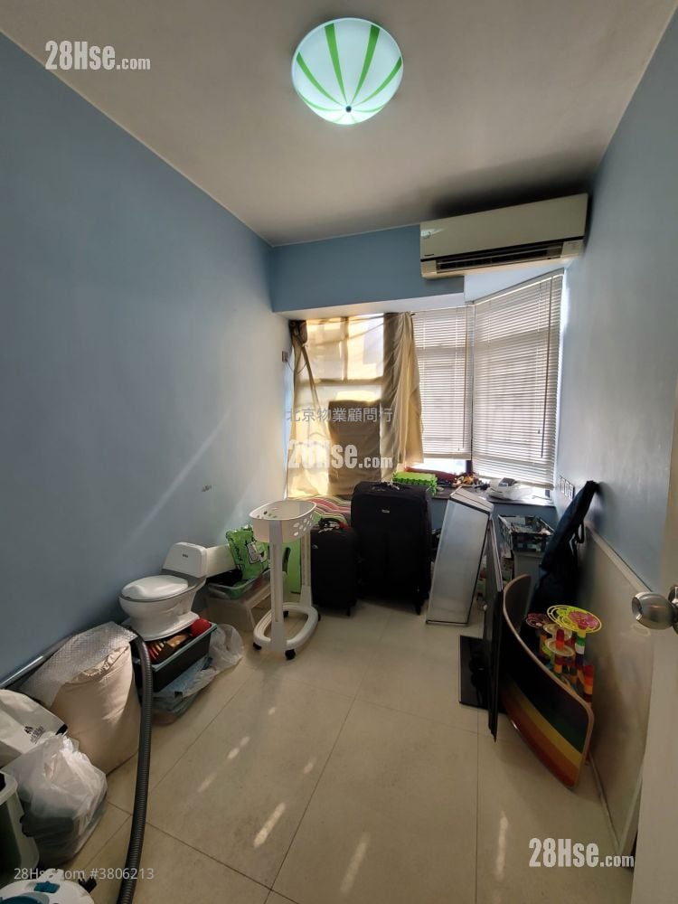 Kornhill Sell 3 Bedrooms , 2 Bathrooms 902 ft²